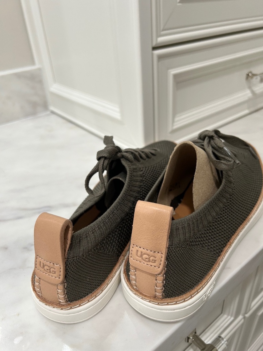 Ugg womens comfort sneakers brand new no box Sidney knit with leather Sz 9 green